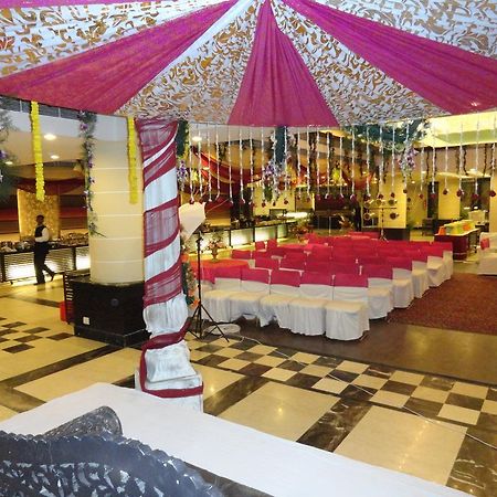 Hotel Gulmor Ludhiana Ngoại thất bức ảnh