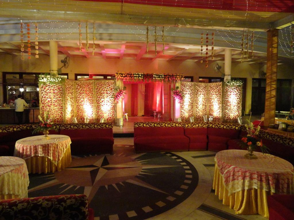Hotel Gulmor Ludhiana Ngoại thất bức ảnh