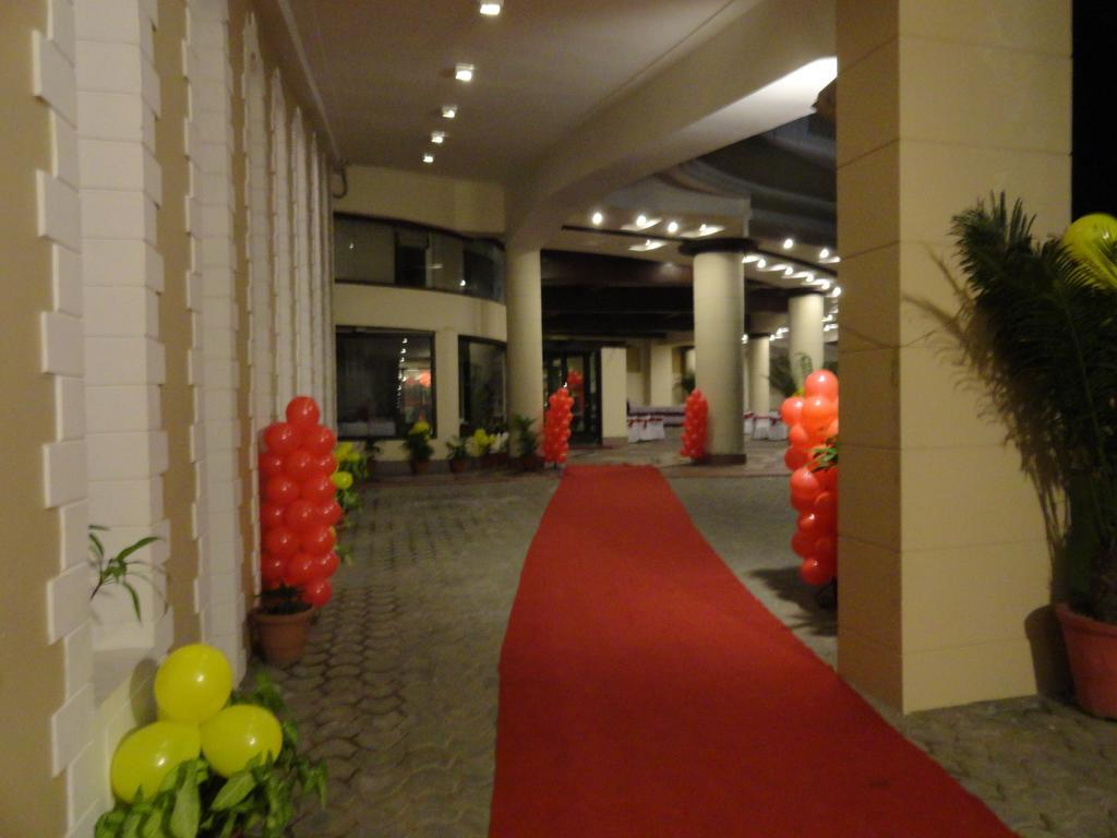 Hotel Gulmor Ludhiana Ngoại thất bức ảnh