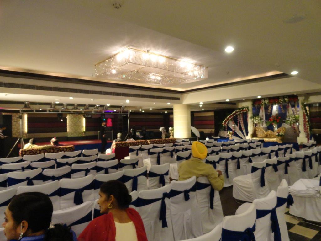 Hotel Gulmor Ludhiana Ngoại thất bức ảnh