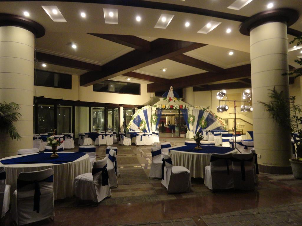 Hotel Gulmor Ludhiana Ngoại thất bức ảnh