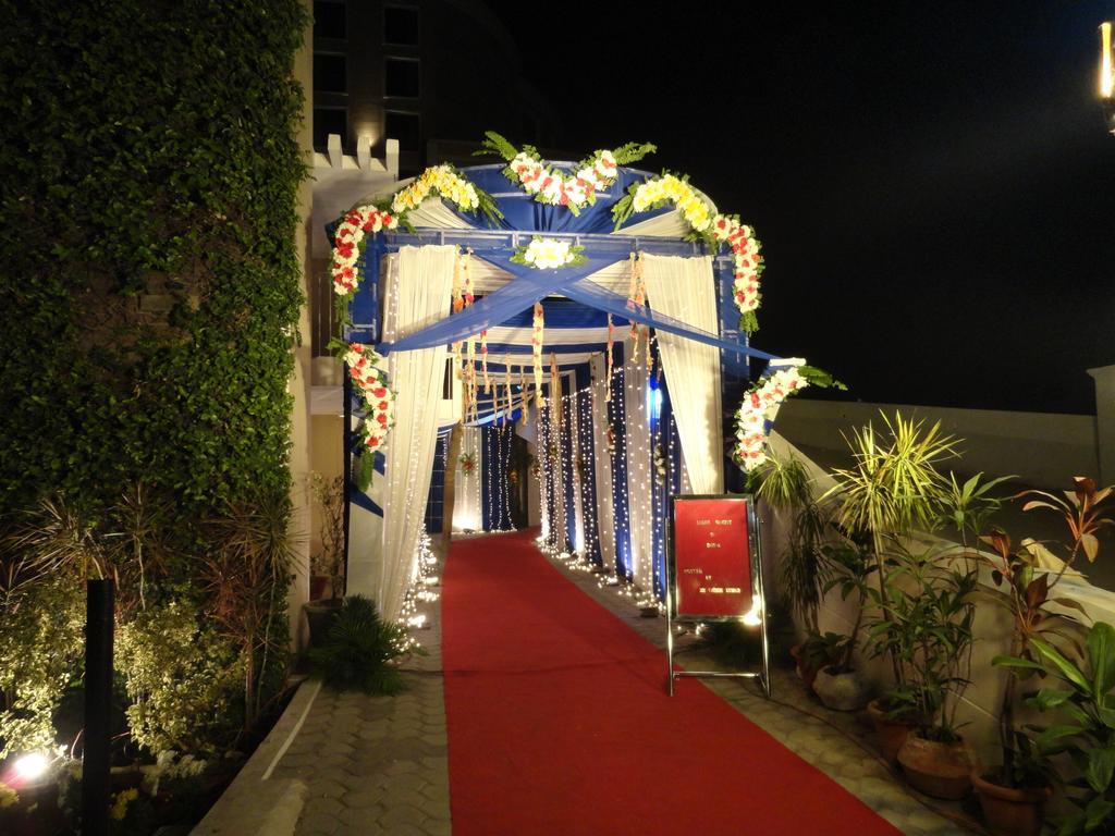 Hotel Gulmor Ludhiana Ngoại thất bức ảnh