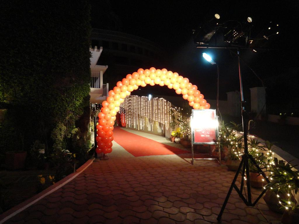 Hotel Gulmor Ludhiana Ngoại thất bức ảnh