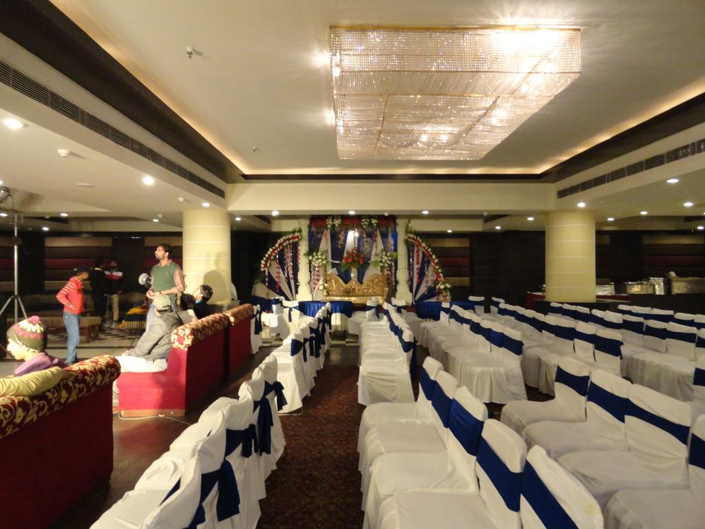 Hotel Gulmor Ludhiana Ngoại thất bức ảnh