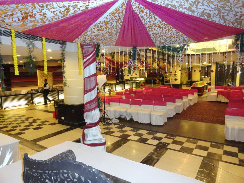 Hotel Gulmor Ludhiana Ngoại thất bức ảnh