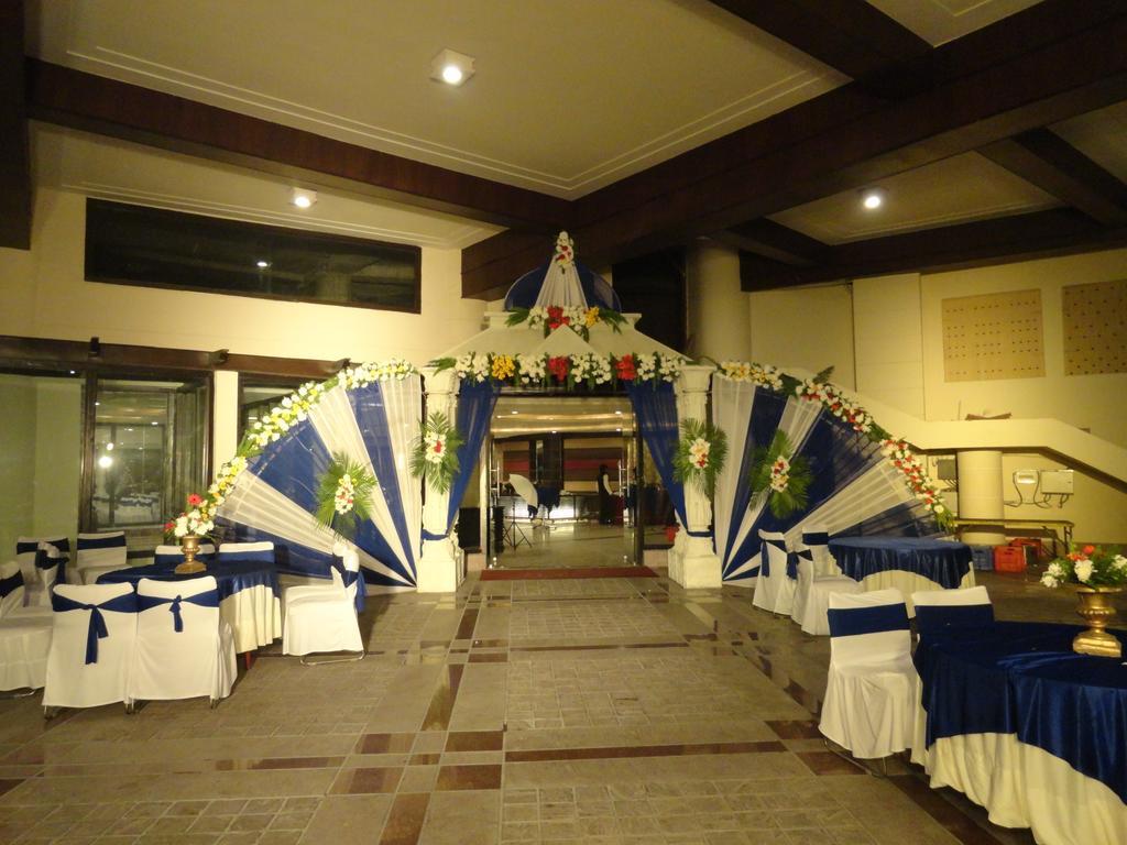 Hotel Gulmor Ludhiana Ngoại thất bức ảnh