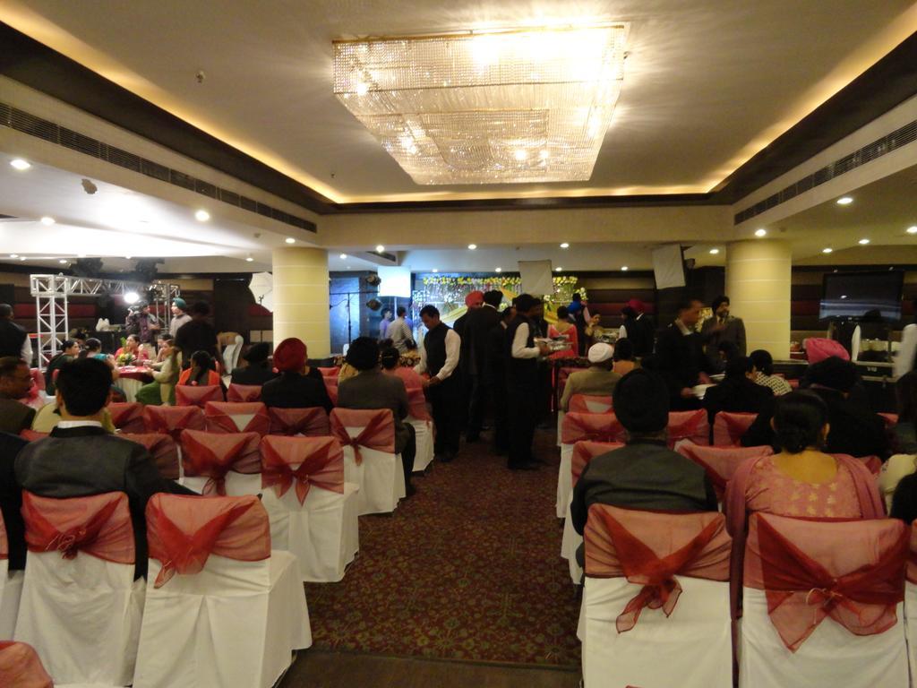 Hotel Gulmor Ludhiana Ngoại thất bức ảnh