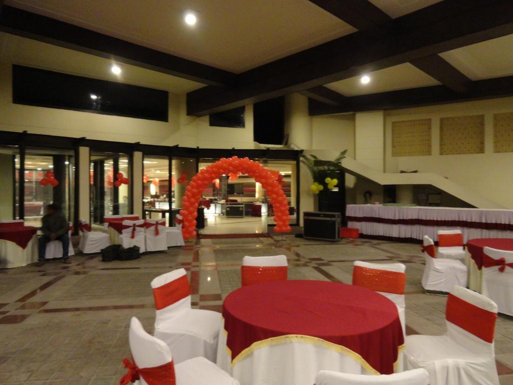Hotel Gulmor Ludhiana Ngoại thất bức ảnh