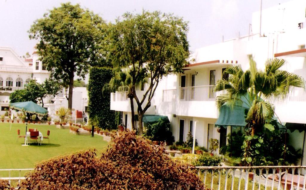 Hotel Gulmor Ludhiana Ngoại thất bức ảnh