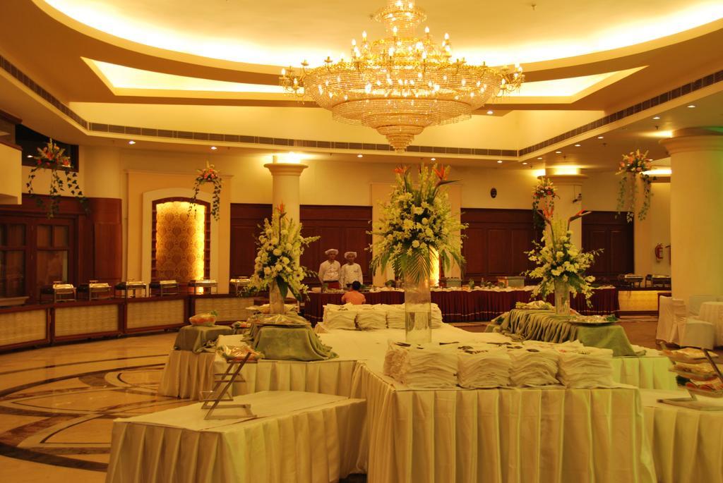 Hotel Gulmor Ludhiana Ngoại thất bức ảnh